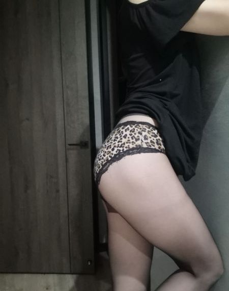 禁忌的爱善良的小姨子