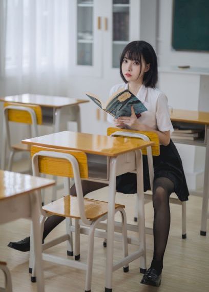 色77