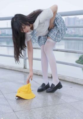 她携三宝虐翻大佬集团短剧