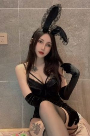 总裁开会被罚带着东西漫画