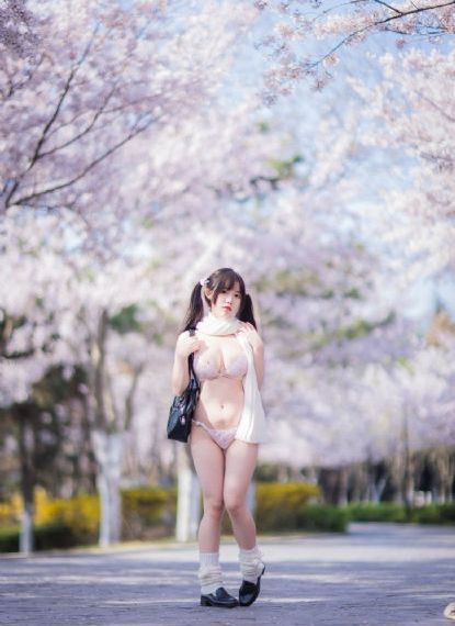 年轻女的老师2中字在线